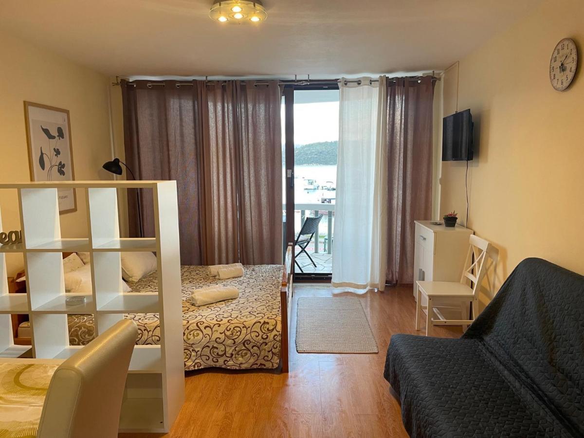 Apartments Ana By The Sea Лумбарда Экстерьер фото
